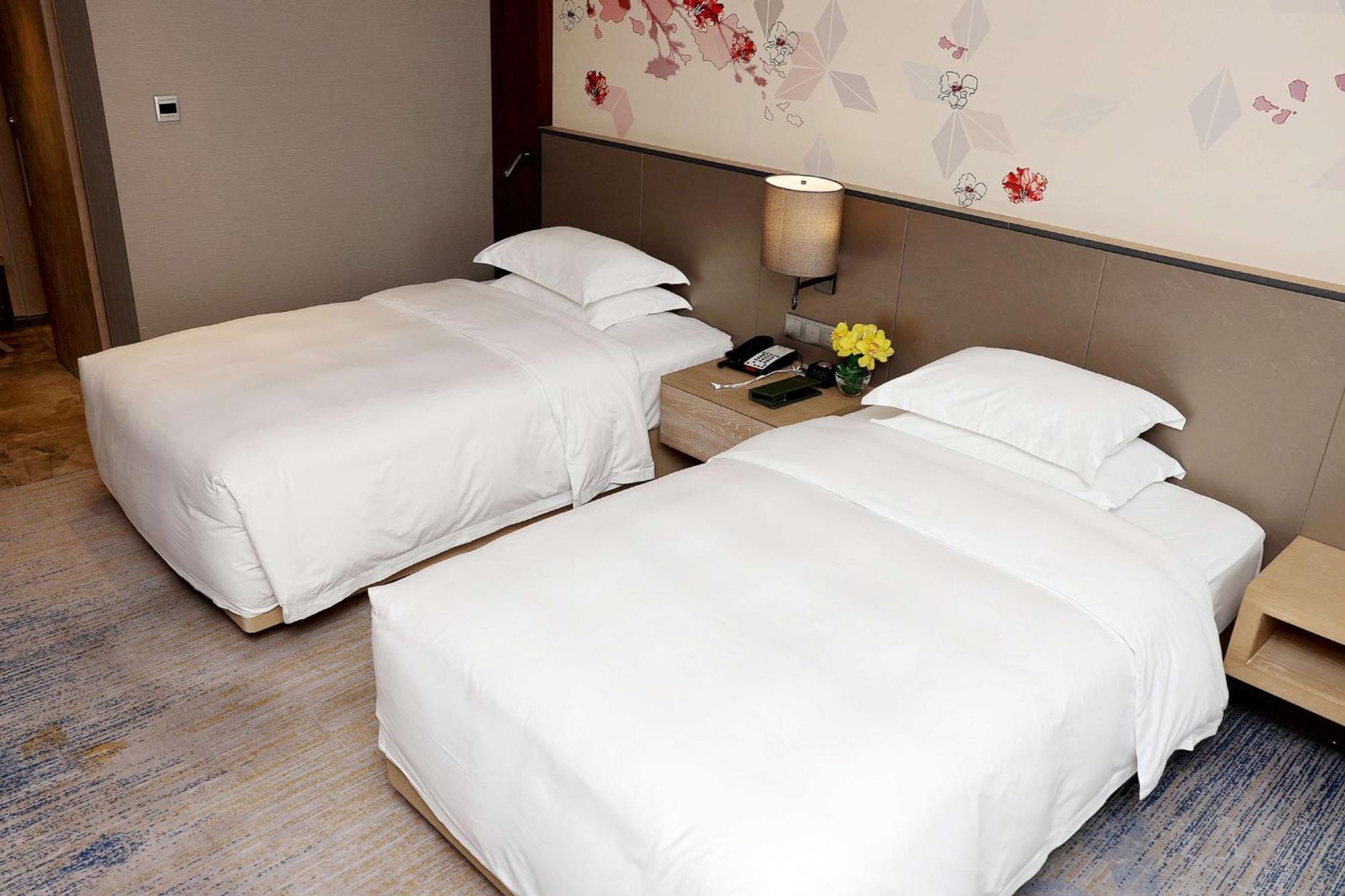 Hilton Garden Inn Zhongshan Guzhen Bagian luar foto