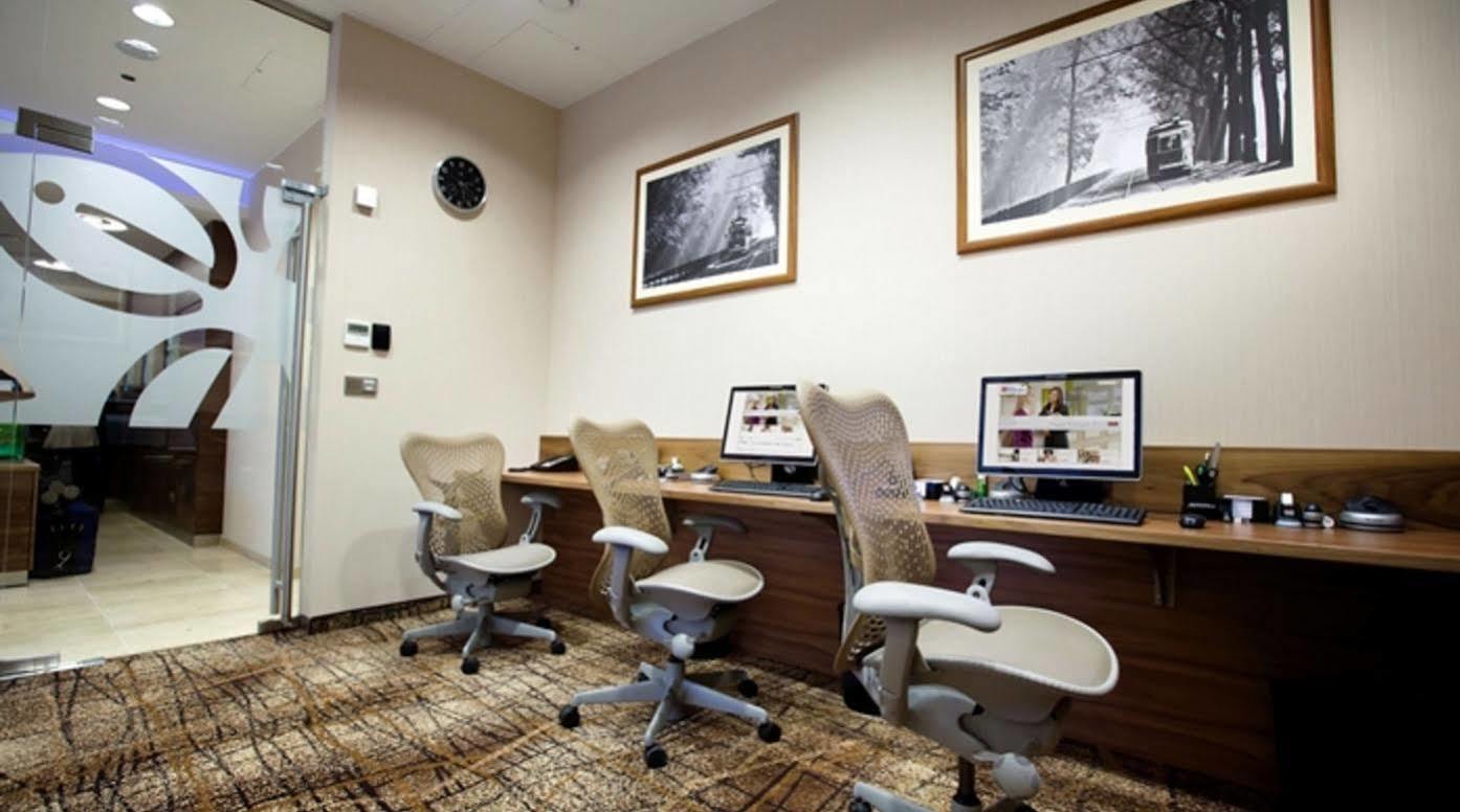 Hilton Garden Inn Zhongshan Guzhen Bagian luar foto