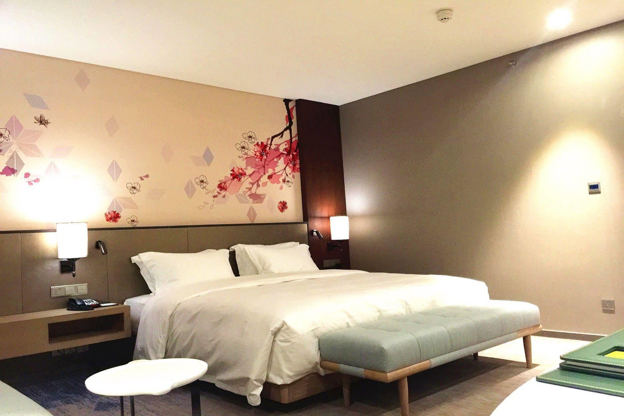 Hilton Garden Inn Zhongshan Guzhen Bagian luar foto